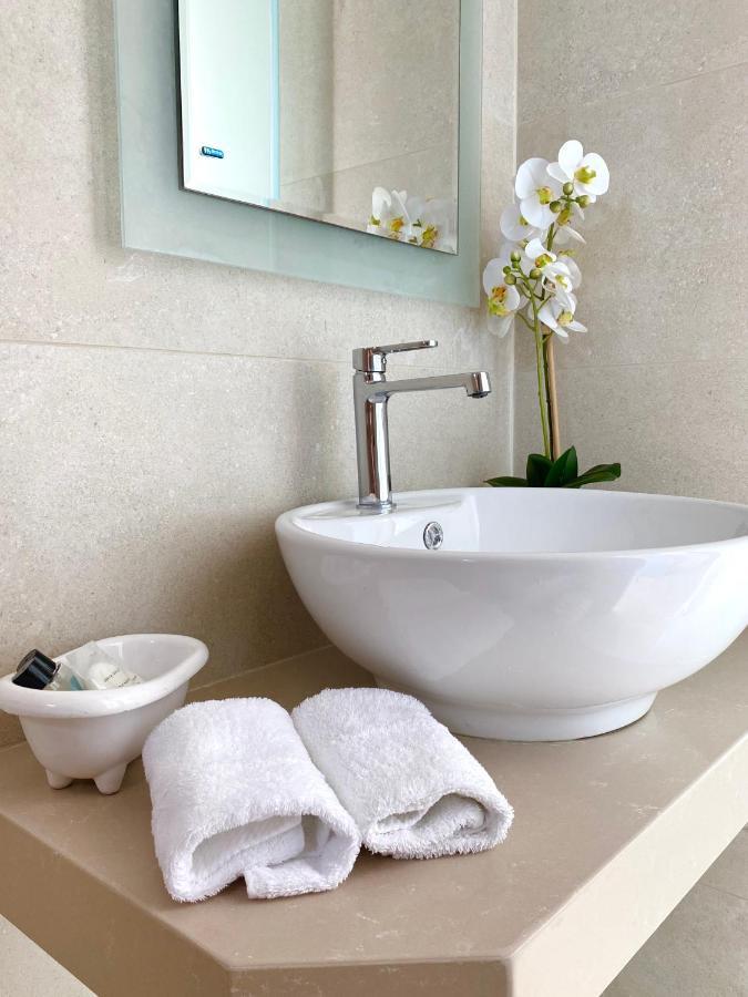 אורנוס Eleftheria Hotel & Apartments מראה חיצוני תמונה