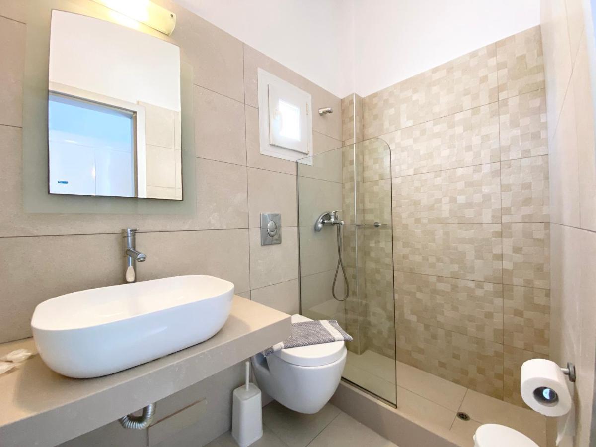 אורנוס Eleftheria Hotel & Apartments מראה חיצוני תמונה