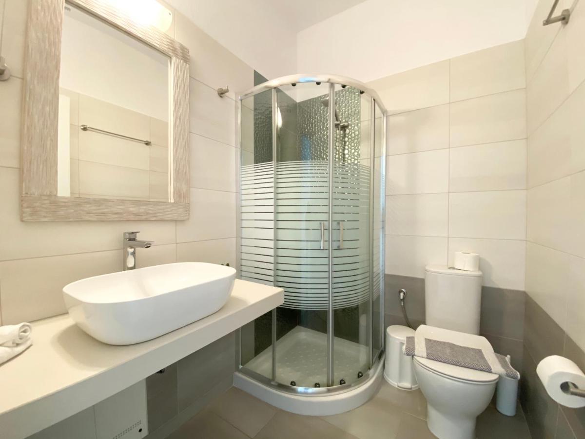 אורנוס Eleftheria Hotel & Apartments מראה חיצוני תמונה