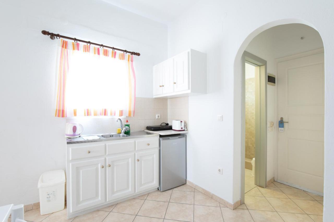 אורנוס Eleftheria Hotel & Apartments מראה חיצוני תמונה